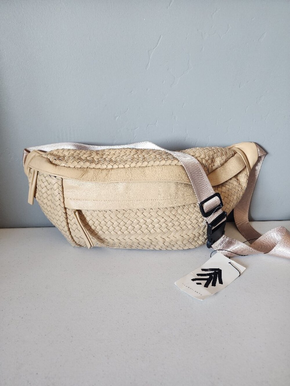 Claramonte Large Sling Bag "NEW" - Picture 8 of 16